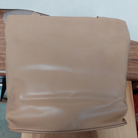 Large Tan Bucket Shoulder Bag with Long Straps - Picture 8 of 16